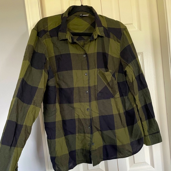 H&M plaid button down shirt (meant to fit oversized) - Picture 1 of 1